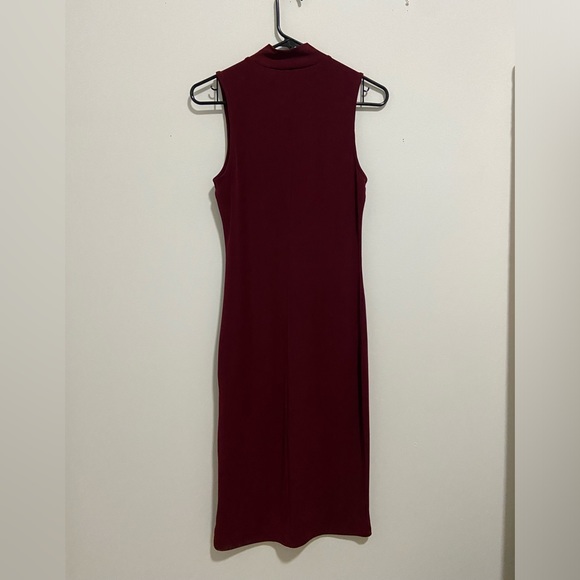 It’s a beautiful body on dress in deep red.It hugs the body pretty well. - Picture 2 of 3